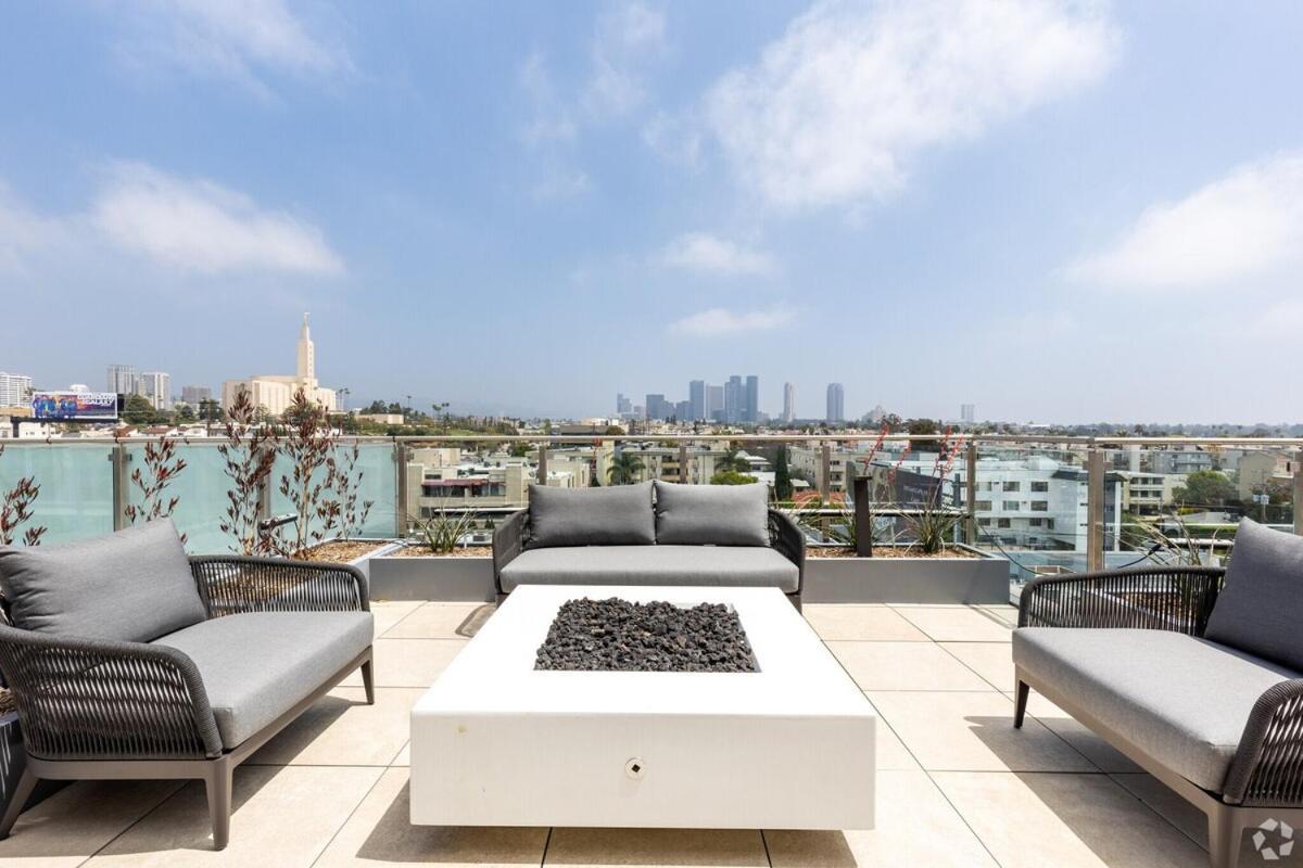 3 Bedroom 2 Bath Westwood Aparthotel *