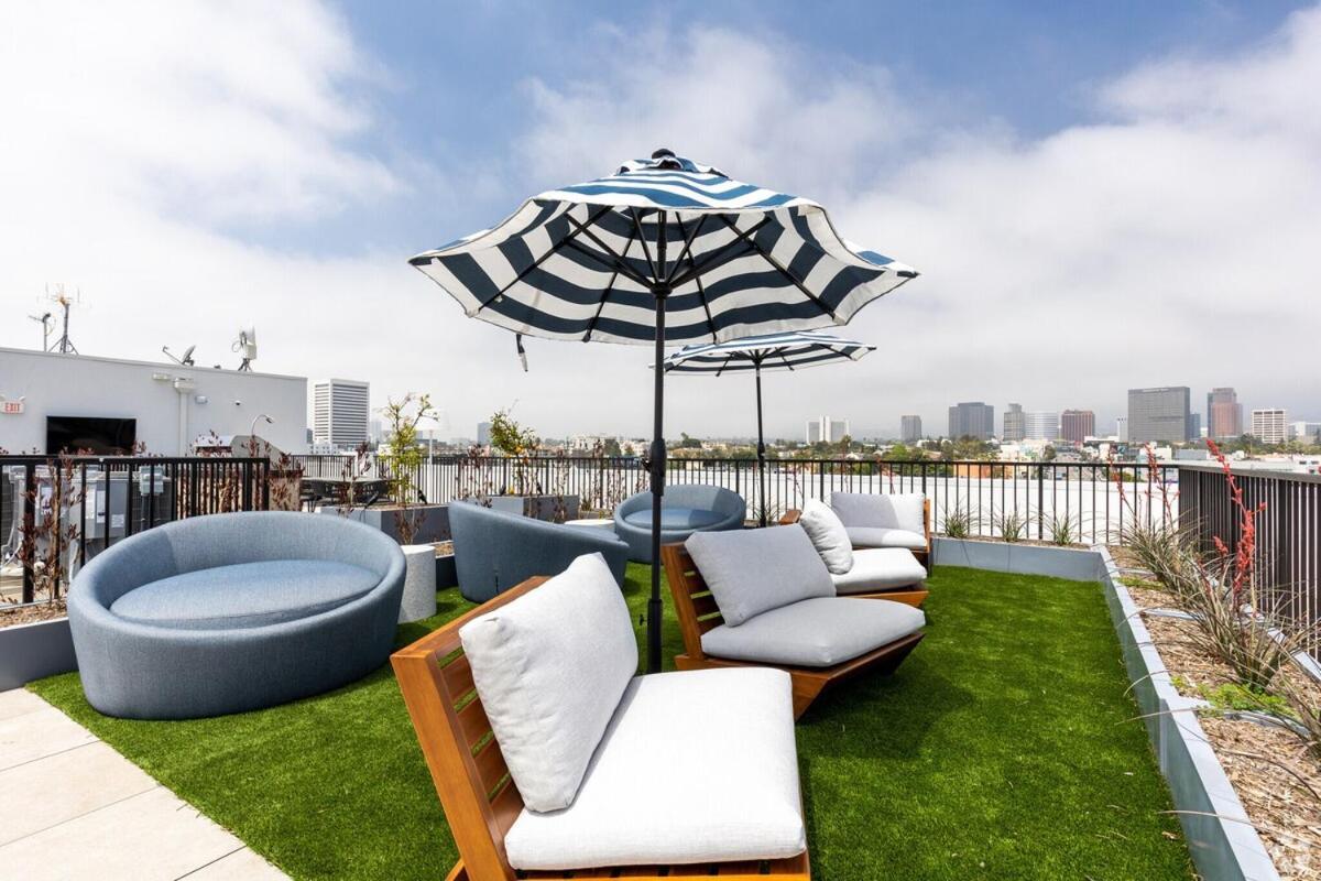 3 Bedroom 2 Bath Westwood Aparthotel *