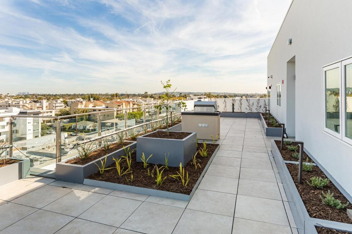 3 Bedroom 2 Bath Westwood Aparthotel *