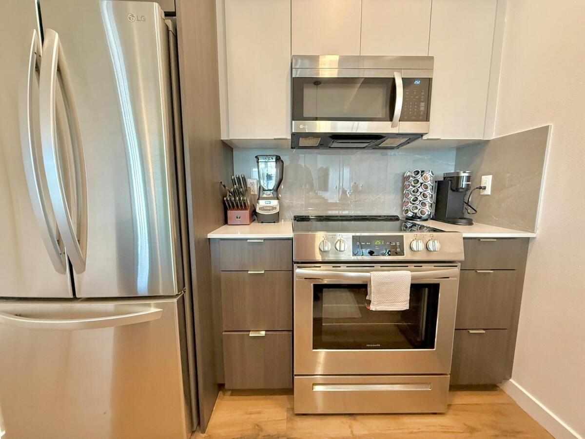 3 Bedroom 2 Bath Westwood Aparthotel Los Angeles